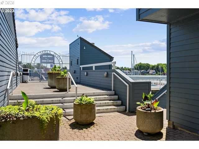 81 N HAYDEN BAY Dr, Portland, OR 97217