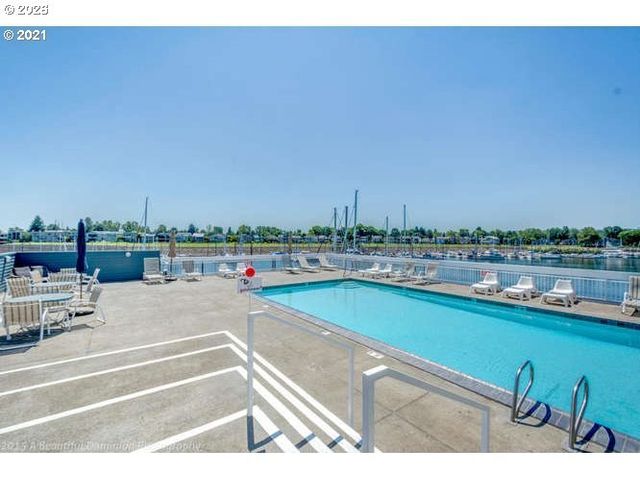 81 N HAYDEN BAY Dr, Portland, OR 97217