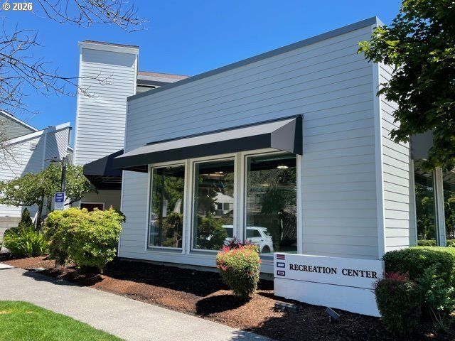 81 N HAYDEN BAY Dr, Portland, OR 97217