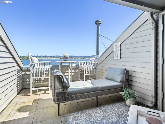 81 N HAYDEN BAY Dr, Portland, OR 97217