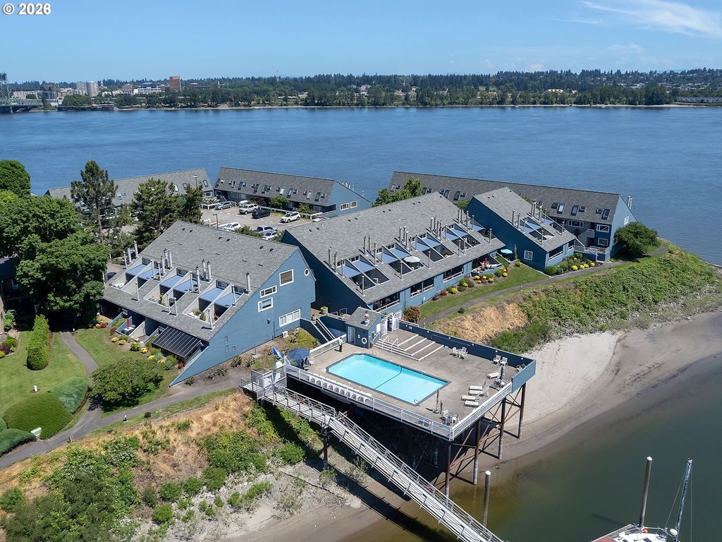 81 N HAYDEN BAY Dr, Portland, OR 97217