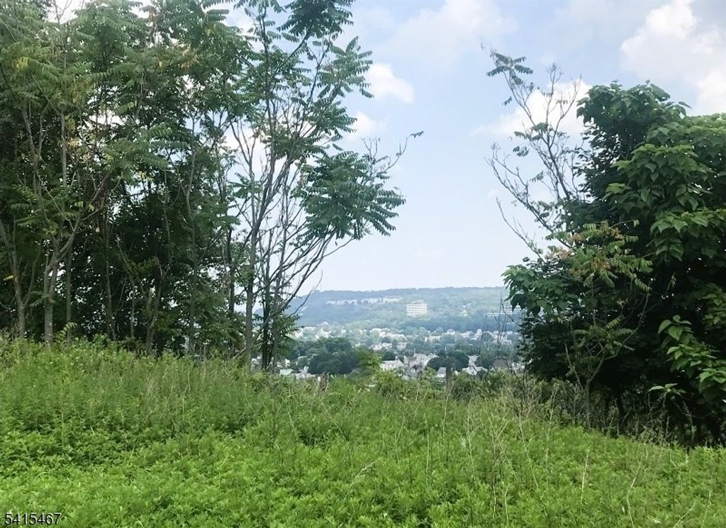 6 Columbus Ave, Totowa Boro, NJ 07512