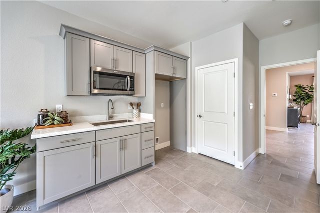 1000 Gentle Swan, Henderson, NV 89011