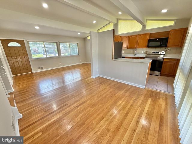 7700 GLENISTER DR, Springfield, VA 22152