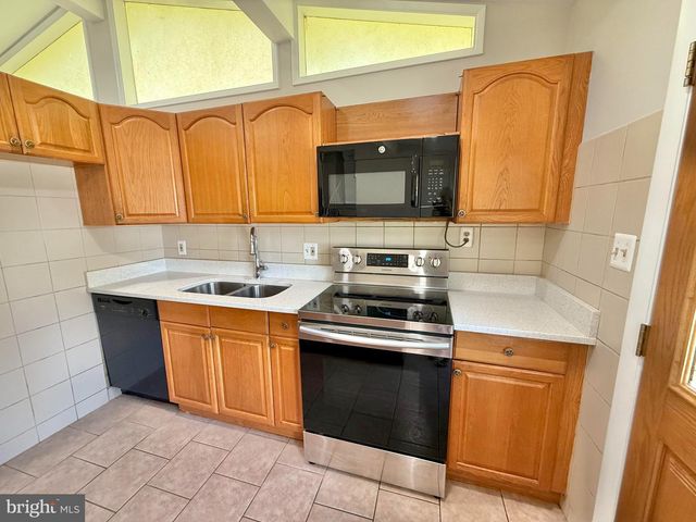 7700 GLENISTER DR, Springfield, VA 22152