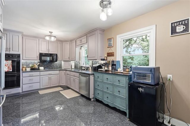 743 Linda Lane, Bonner Springs, KS 66012