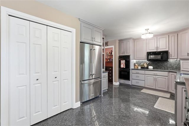 743 Linda Lane, Bonner Springs, KS 66012