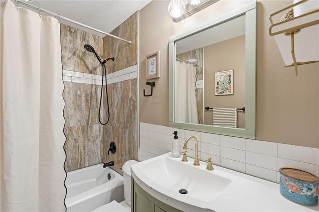 743 Linda Lane, Bonner Springs, KS 66012