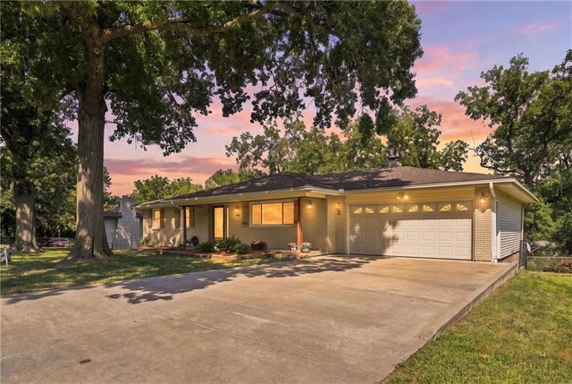 743 Linda Lane, Bonner Springs, KS 66012