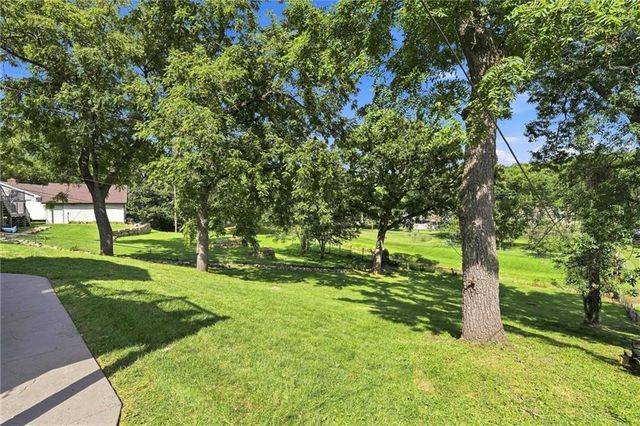 743 Linda Lane, Bonner Springs, KS 66012