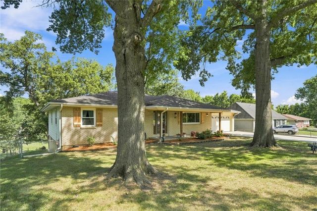 743 Linda Lane, Bonner Springs, KS 66012