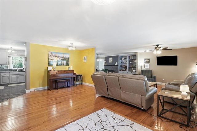 743 Linda Lane, Bonner Springs, KS 66012