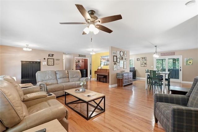 743 Linda Lane, Bonner Springs, KS 66012