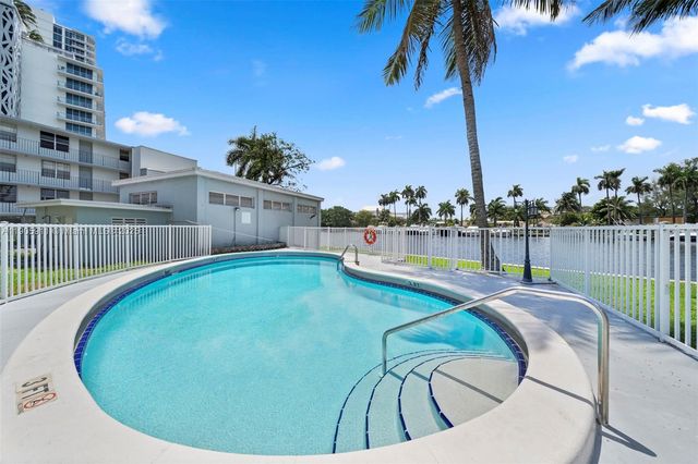 1610 NW N River Dr 112, Miami, FL 33125