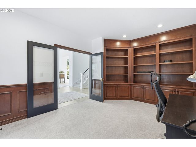 26500 Sw PETES MOUNTAIN Rd, West Linn, OR 97068