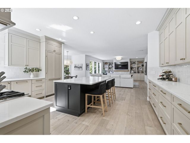 26500 Sw PETES MOUNTAIN Rd, West Linn, OR 97068