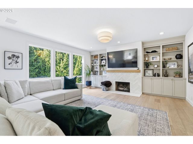 26500 Sw PETES MOUNTAIN Rd, West Linn, OR 97068
