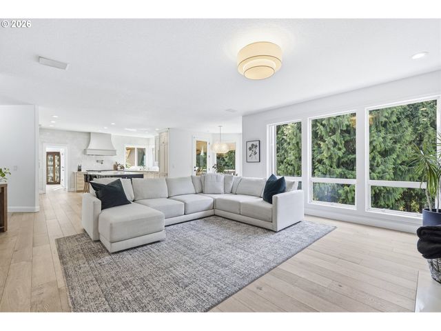 26500 Sw PETES MOUNTAIN Rd, West Linn, OR 97068