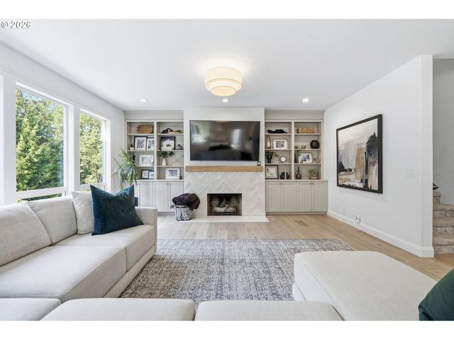 26500 Sw PETES MOUNTAIN Rd, West Linn, OR 97068