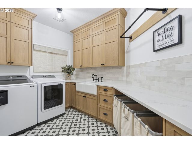26500 Sw PETES MOUNTAIN Rd, West Linn, OR 97068