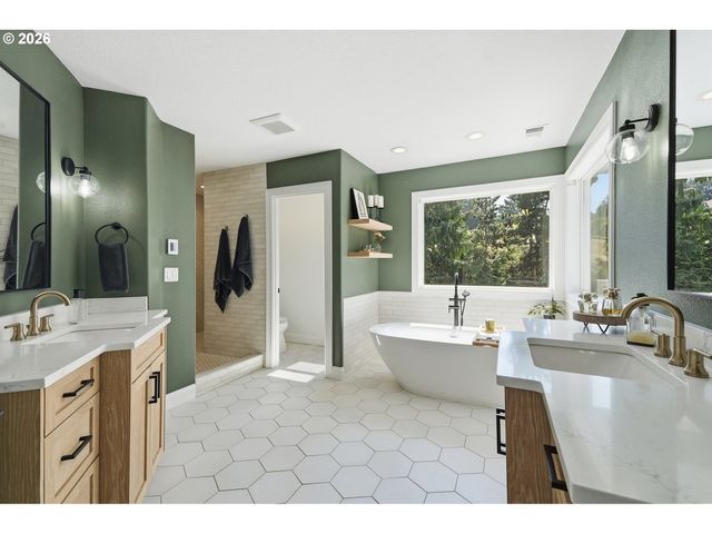 26500 Sw PETES MOUNTAIN Rd, West Linn, OR 97068