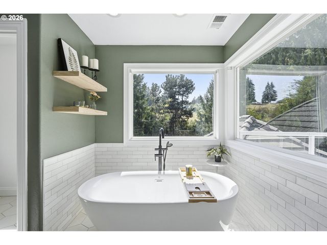 26500 Sw PETES MOUNTAIN Rd, West Linn, OR 97068