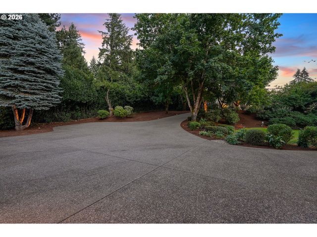 26500 Sw PETES MOUNTAIN Rd, West Linn, OR 97068