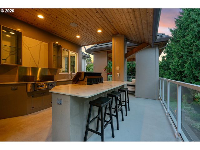 26500 Sw PETES MOUNTAIN Rd, West Linn, OR 97068