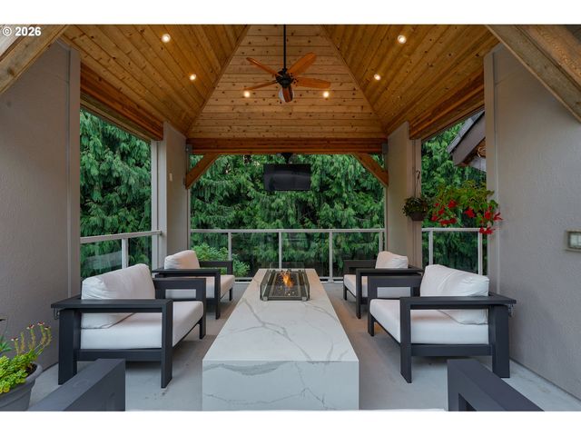 26500 Sw PETES MOUNTAIN Rd, West Linn, OR 97068