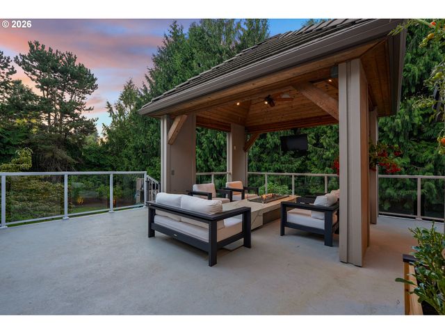 26500 Sw PETES MOUNTAIN Rd, West Linn, OR 97068