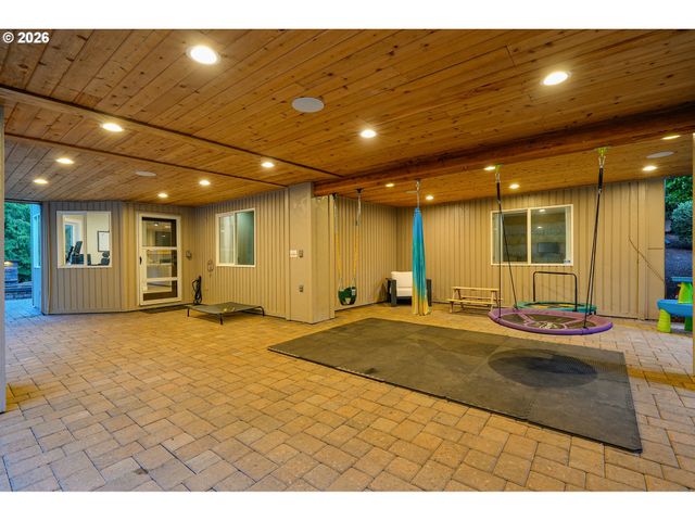 26500 Sw PETES MOUNTAIN Rd, West Linn, OR 97068