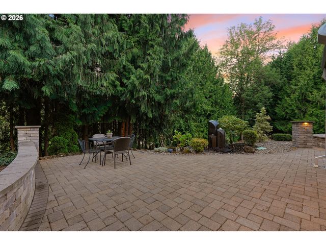 26500 Sw PETES MOUNTAIN Rd, West Linn, OR 97068