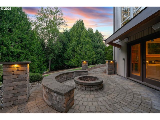 26500 Sw PETES MOUNTAIN Rd, West Linn, OR 97068