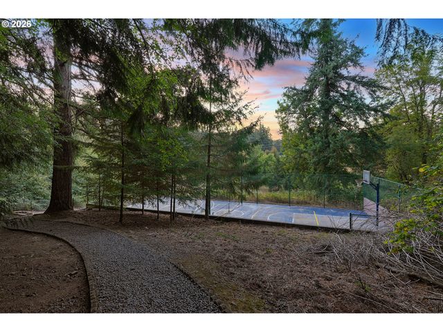 26500 Sw PETES MOUNTAIN Rd, West Linn, OR 97068