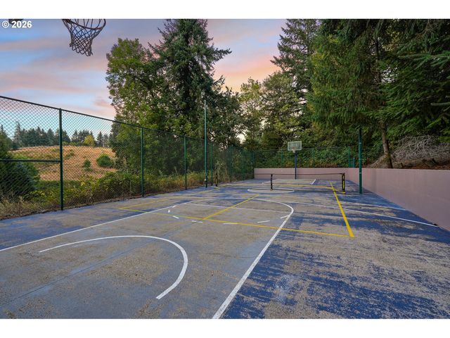 26500 Sw PETES MOUNTAIN Rd, West Linn, OR 97068