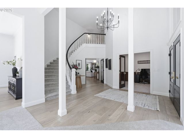 26500 Sw PETES MOUNTAIN Rd, West Linn, OR 97068