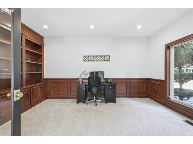 26500 Sw PETES MOUNTAIN Rd, West Linn, OR 97068