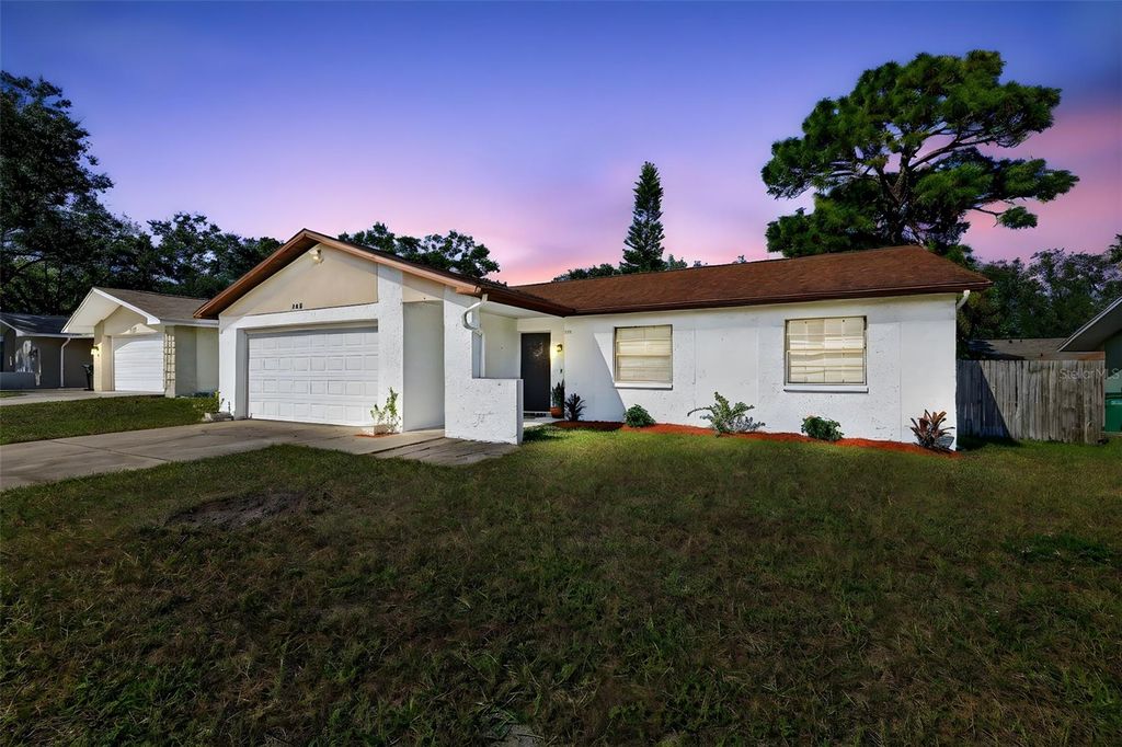 Image 2 of property listing at 105 LOTUS CIRCLE, Safety Harbor, FL 34695