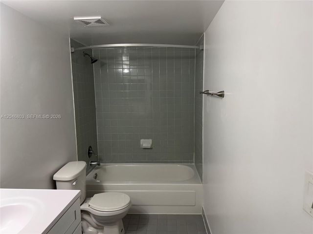 915 NW 1st Ave H2208, Miami, FL 33136