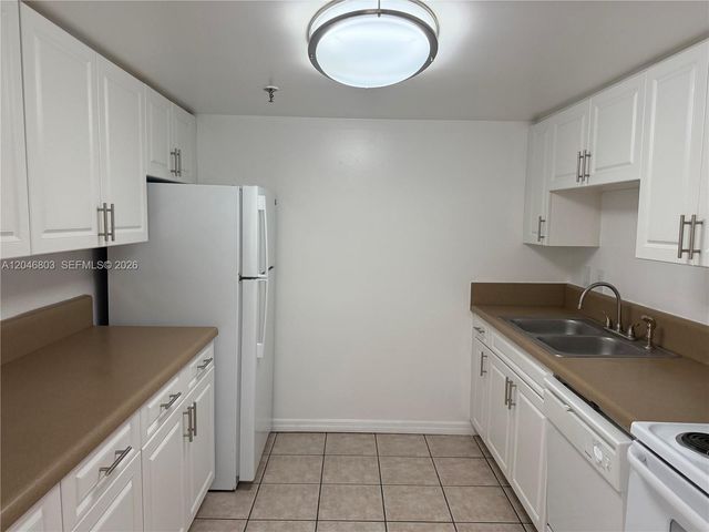 915 NW 1st Ave H2208, Miami, FL 33136