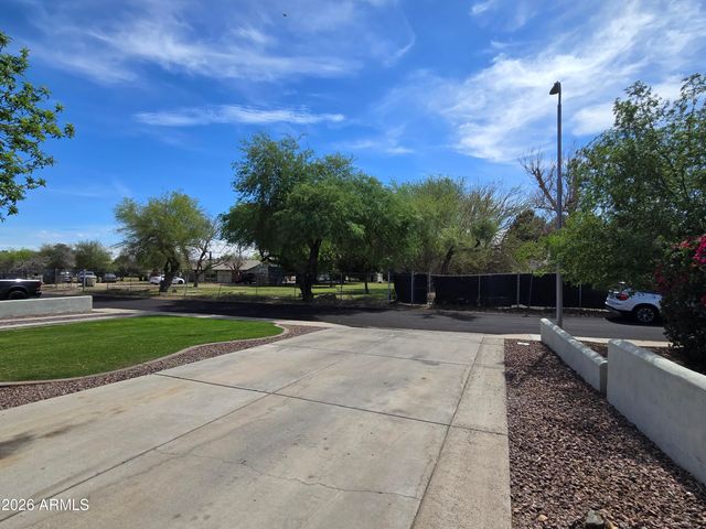 7326 W Maryland Avenue W, Glendale, AZ 85303