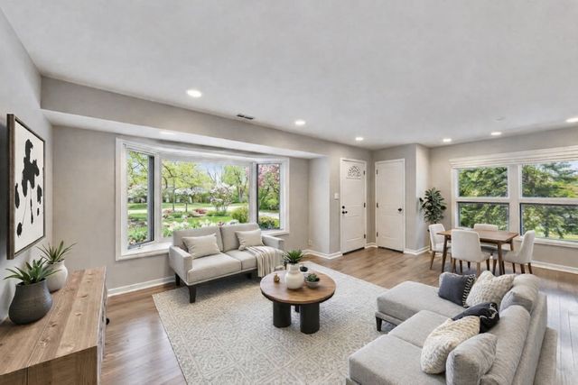 1029 Elmwood Avenue, Deerfield, IL 60015