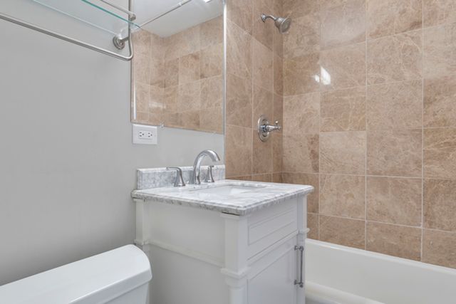 1029 Elmwood Avenue, Deerfield, IL 60015