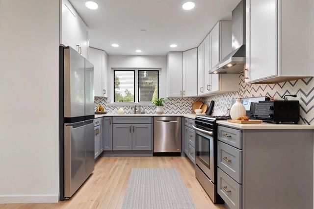 1029 Elmwood Avenue, Deerfield, IL 60015