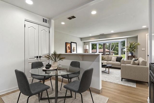 1029 Elmwood Avenue, Deerfield, IL 60015