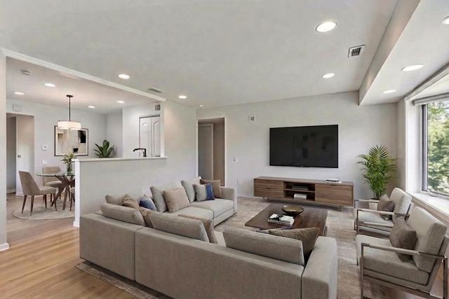 1029 Elmwood Avenue, Deerfield, IL 60015