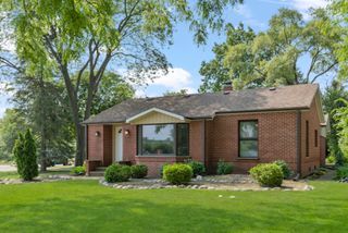 1029 Elmwood Avenue, Deerfield, IL 60015