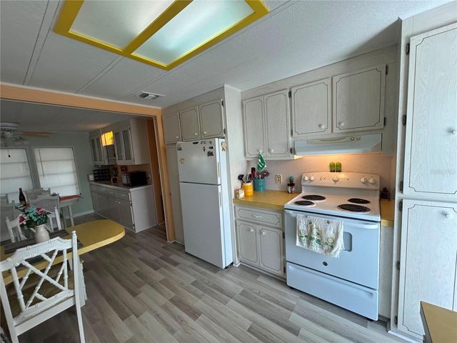 7490 46TH AVENUE N 314, St Petersburg, FL 33709
