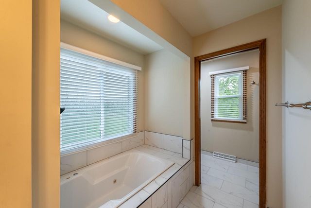 10850 35th AVENUE, Pleasant Prairie, WI 53158