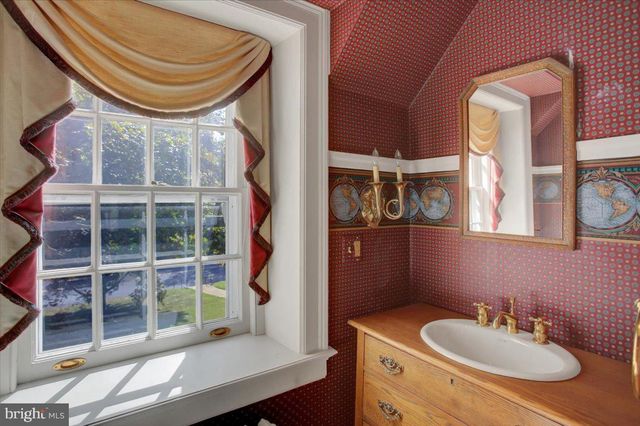307 W KING ST, Shippensburg, PA 17257